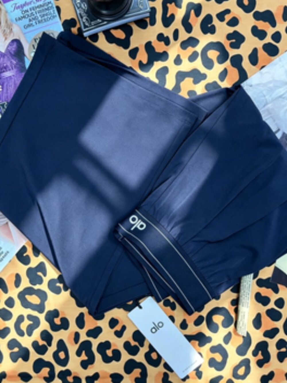 NWT ALO Yoga Navy Blue Suit Up Trouser (Regular) Relaxed ๐ - Picture 4 of 8